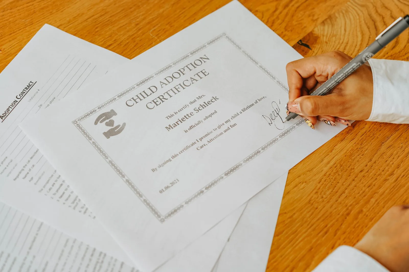 Vanhemmuuden vahvistamiseen liittyvä asiakirja allekirjoitetaan viranomaismenettelyä varten
