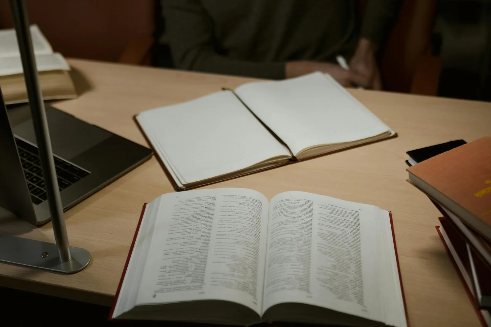 Hyvä työtodistus on käyttökelpoinen asiakirja, ei koristepaperi, joten sisältöä kannattaa katsoa tarkemmin kuin fonttia