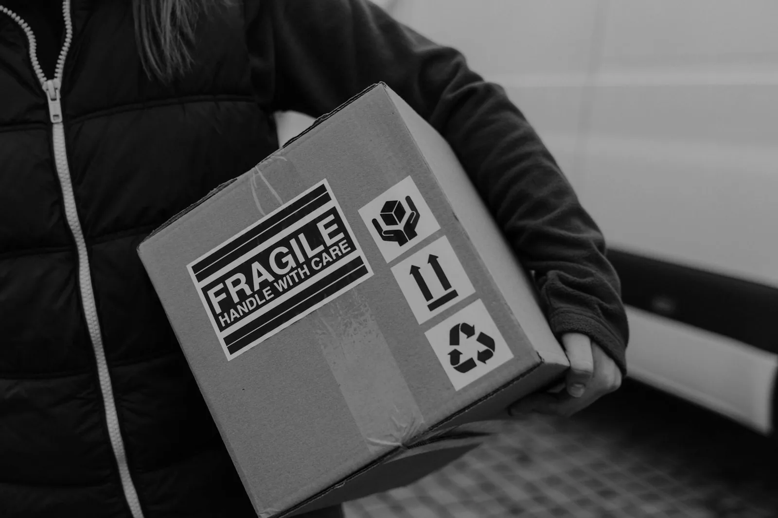 Paketin palautus verkkokauppaan kuluttajansuojan perusteella